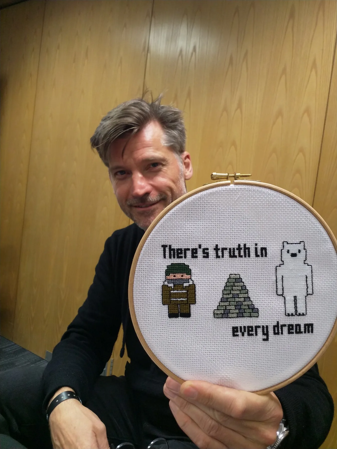 Nikolaj Coster-Waldau holding fan artwork inspired by Against the Ice